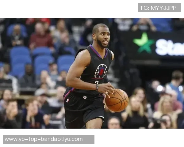 小吧观赛快船对阵鹈鹕主场赠送保罗快船10时期球衣给每位球迷