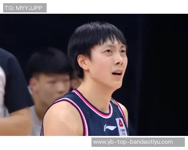 巴黎FC队长暖心回应对手球迷视线受阻私信送票再邀观赛 巴黎FC队长暖心回应对手球迷视线受阻私信送票再邀观赛